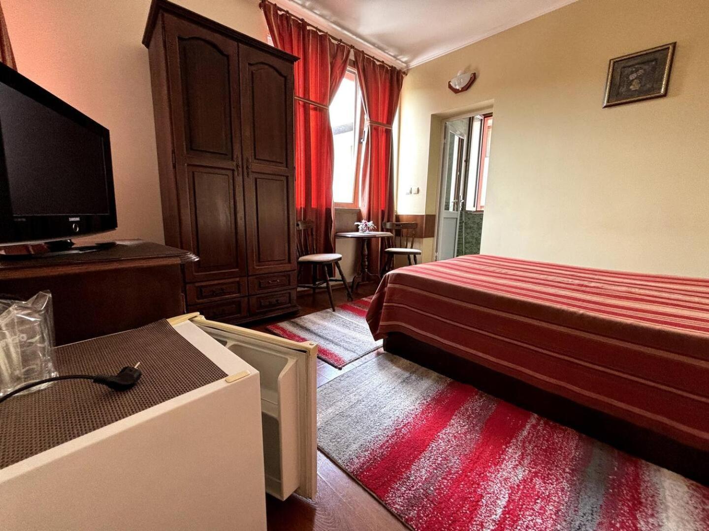 Hotel Rai Trjavna Eksteriør bilde