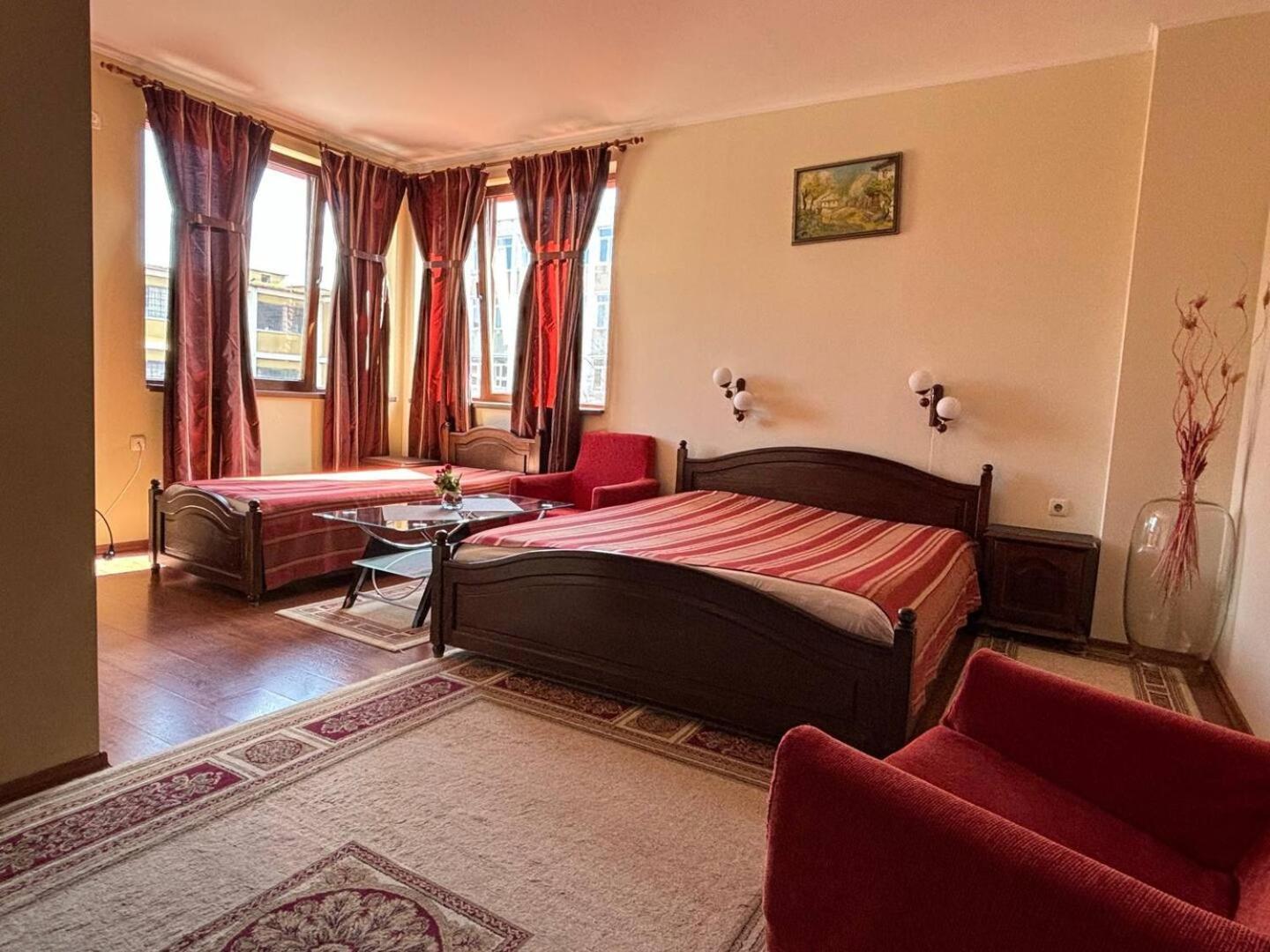 Hotel Rai Trjavna Eksteriør bilde
